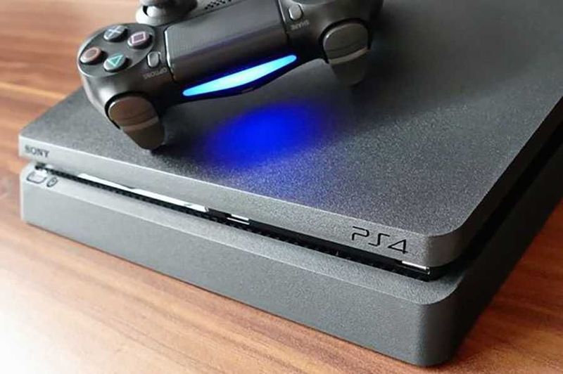 Playstation 4 с 1 джойстиком много игр на приставке