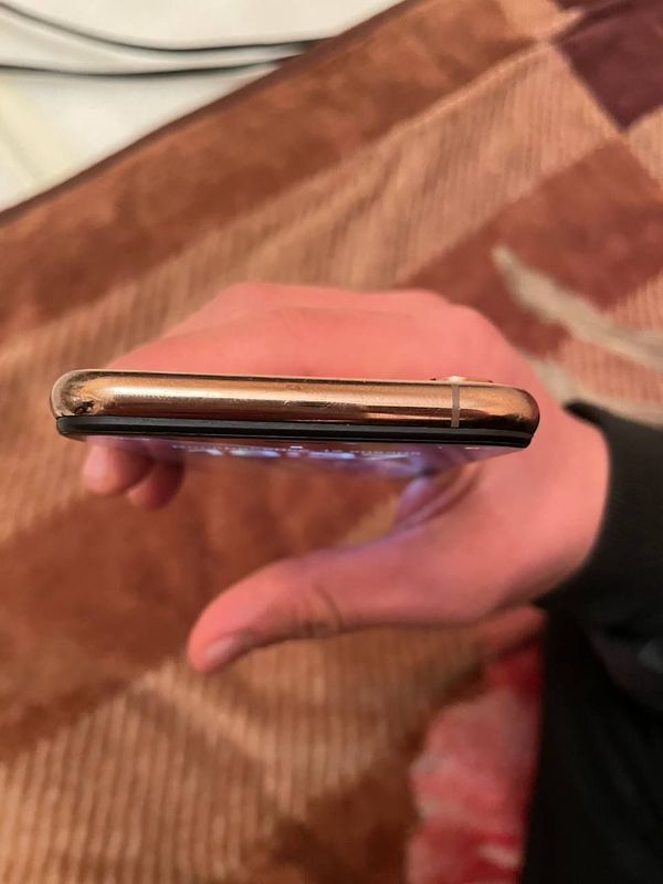 IPhone xs (iPhone)