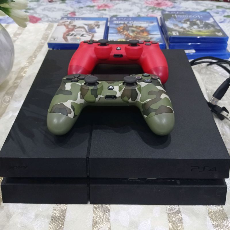 продаётся плейстейшн sony 4 очень хорошим состояни продаётся плейстейшн sony 4 очень хорошим состояни