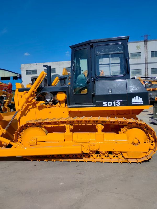 Бульдузор SHANTUI SD13 Бульдузор SHANTUI SD13