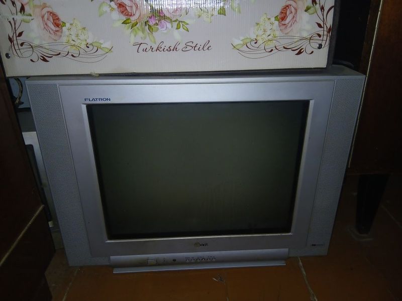 Продаются телевизоры рабочие 2 шт по 100тысяч Продаются телевизоры рабочие 2 шт по 100тысяч