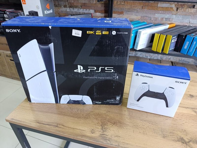 PS5 slim 4K 1TB original PS5 slim 4K 1TB original