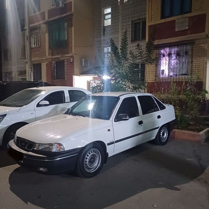 Daewoo Nexia 1 srochna soatiladi petno bor Daewoo Nexia 1 srochna soatiladi petno bor