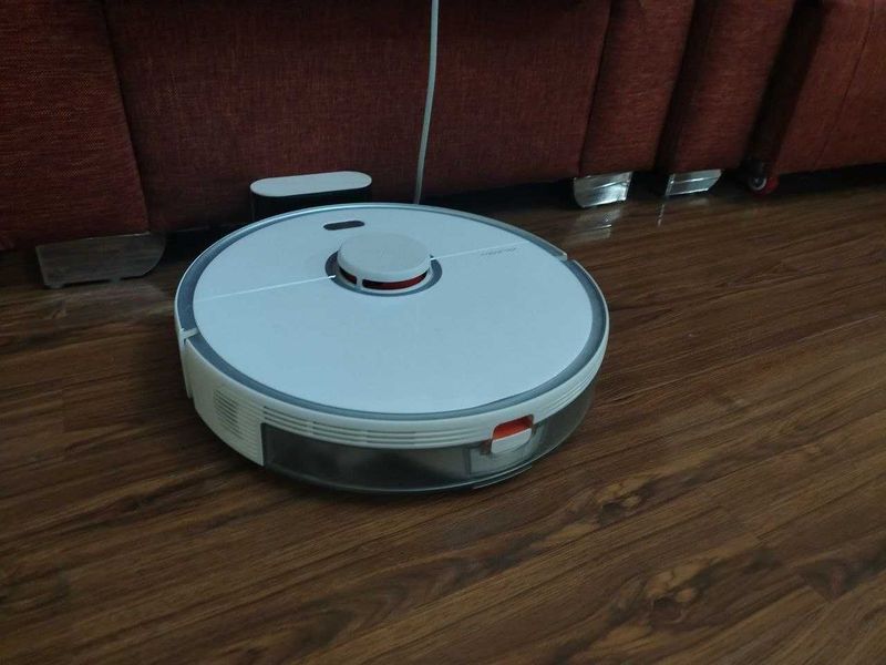 Продаю Робот-пылесос Roborock S5 Max Продаю Робот-пылесос Roborock S5 Max