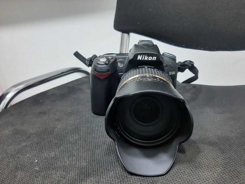 Nikon d90 .