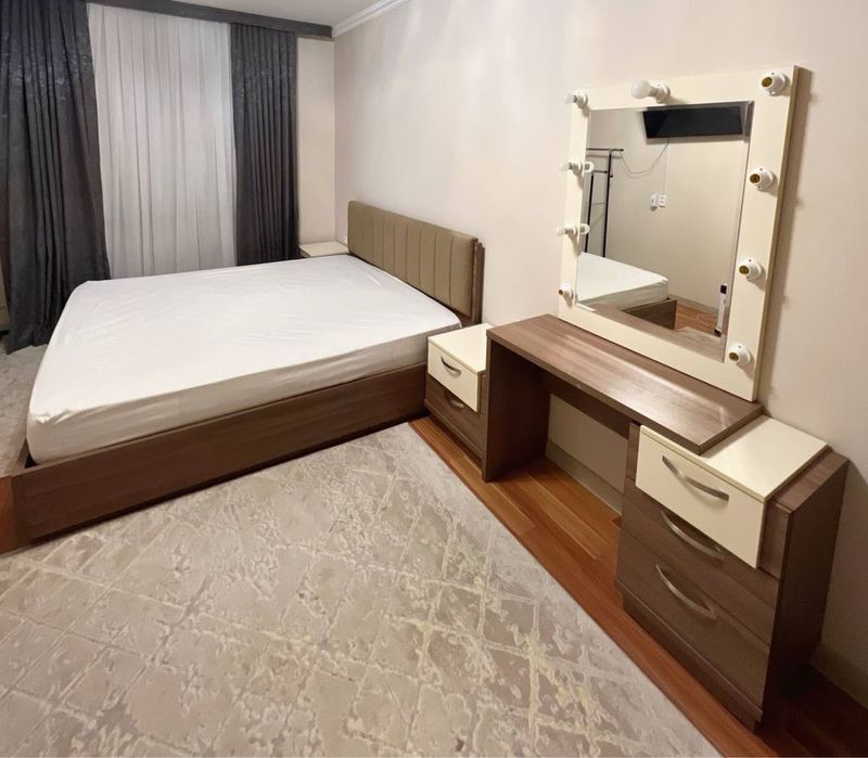 Продается спальня, кровать 190х210, шкаф, туалетный столик, 2 тумбочки Продается спальня, кровать 190х210, шкаф, туалетный столик, 2 тумбочки
