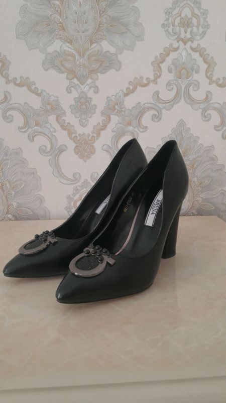 Bruna firma. Razmer 35, kiyilgan Bruna firma. Razmer 35, kiyilgan