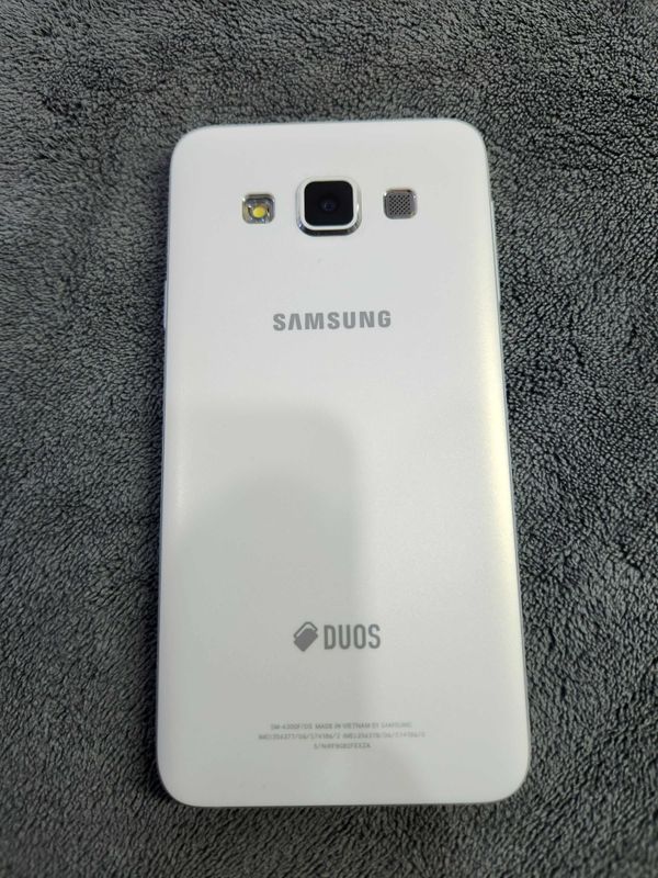 Продам свой Samsung A3 (SM-A300F) white