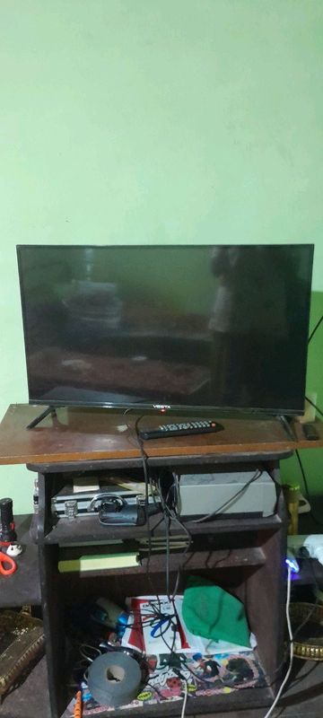 Televizor va tikuv mashinkasi tez arzon sotiladi Televizor va tikuv mashinkasi tez arzon sotiladi