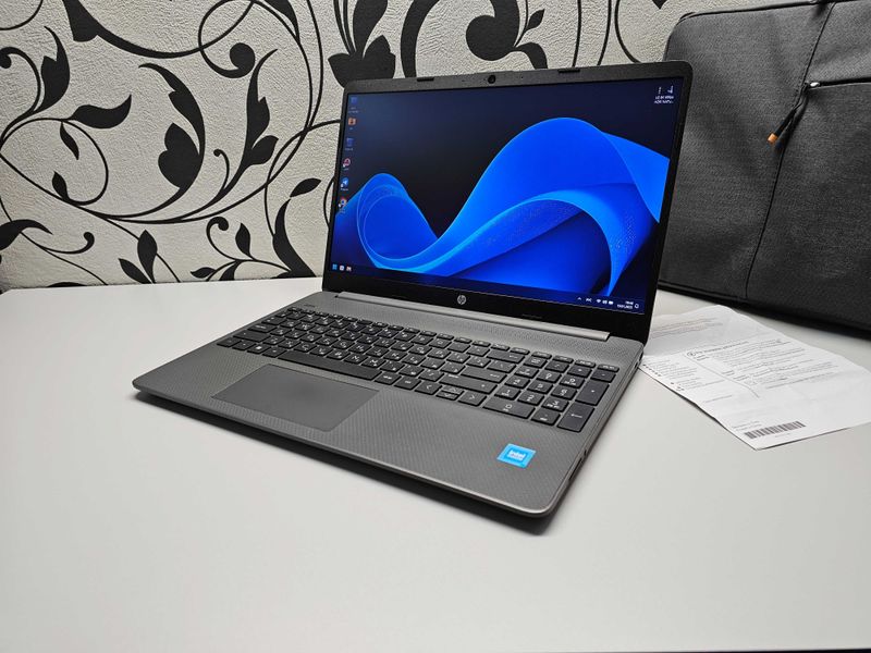 ПРОДАМ HP Laptop 15 2024 Офисный Ноутбук N4500/8GB/256SSD/15.6"FullHD.