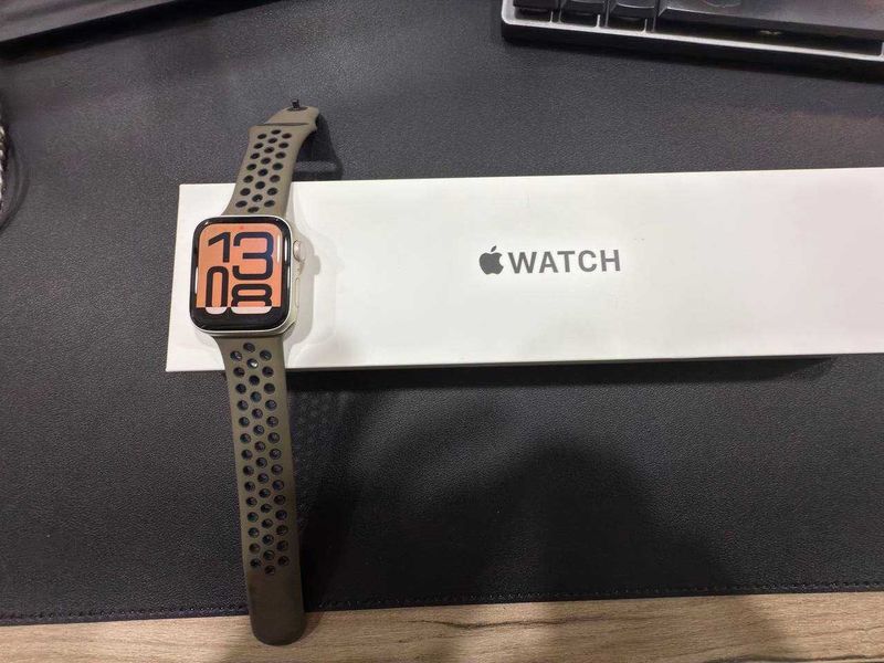 Продаётся Apple Watch SE 2 (44 мм) Starlight с браслетом Nike Sport Продаётся Apple Watch SE 2 (44 мм) Starlight с браслетом Nike Sport