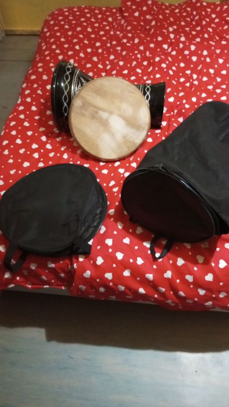 Tabla va shkolniy doira sotiladi. Doira sotildi.