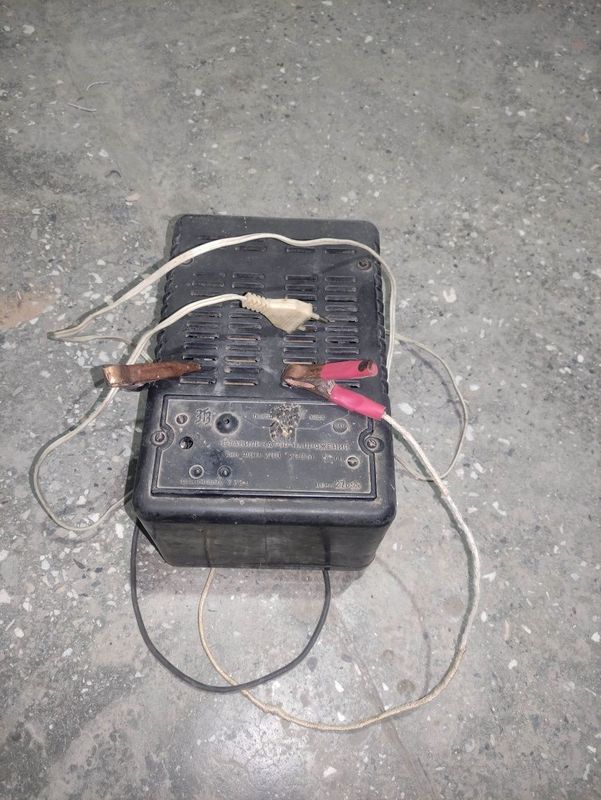 Zaryadchik 12V apmeri kuchli SSSR transfarmatir mis Zaryadchik 12V apmeri kuchli SSSR transfarmatir mis