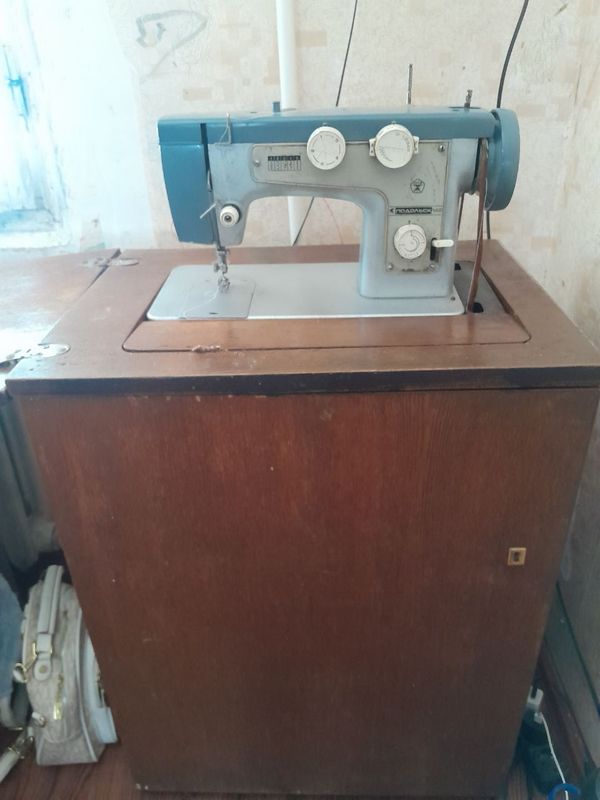 Продам швейную машину