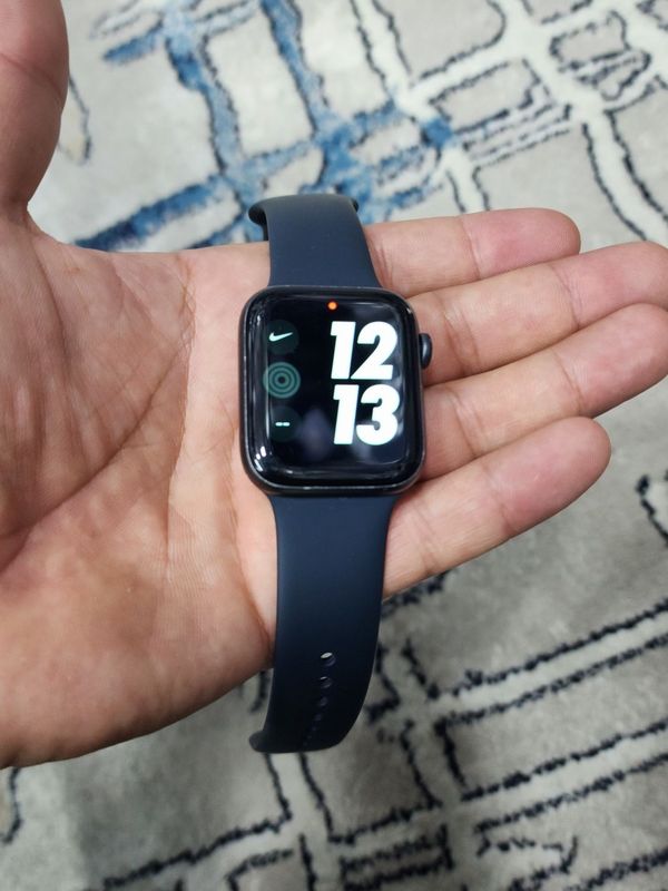 Продам свой Apple watch SE 44 Продам свой Apple watch SE 44