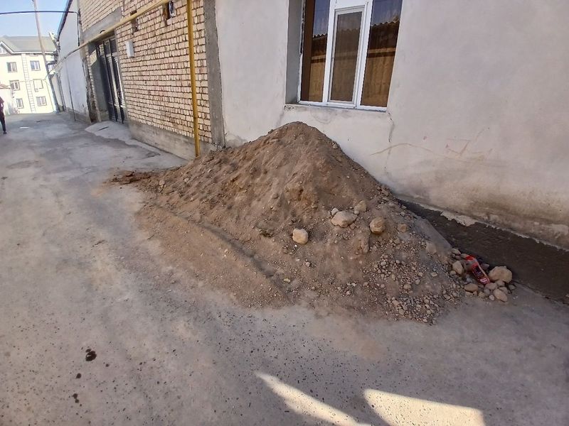 Кизил кум сотилади