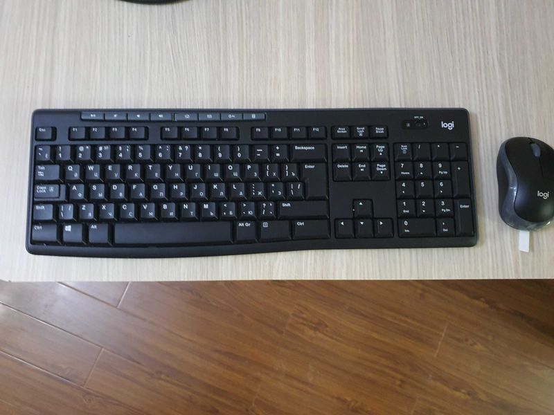 Беспроводная клавиатура и мышь logitech k270 новая Беспроводная клавиатура и мышь logitech k270 новая