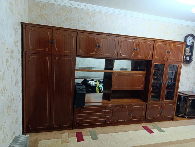 Продаётся вся мебель Стенка, 2 спальных гарнитура и кухня