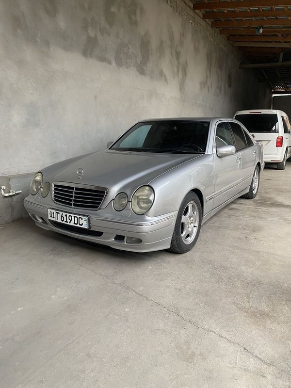 Mercedes Benz E200 Mercedes Benz E200