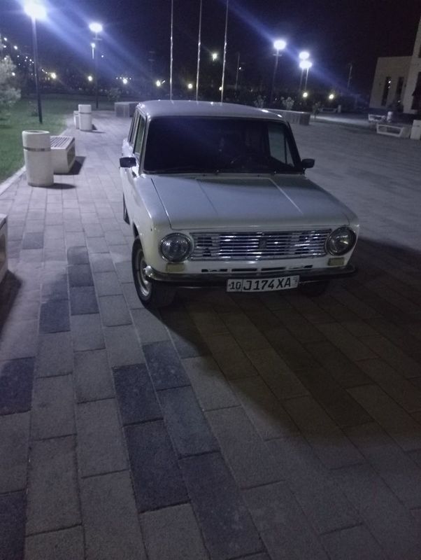 Vaz 21011 suroʻshna sotiladi Vaz 21011 suroʻshna sotiladi