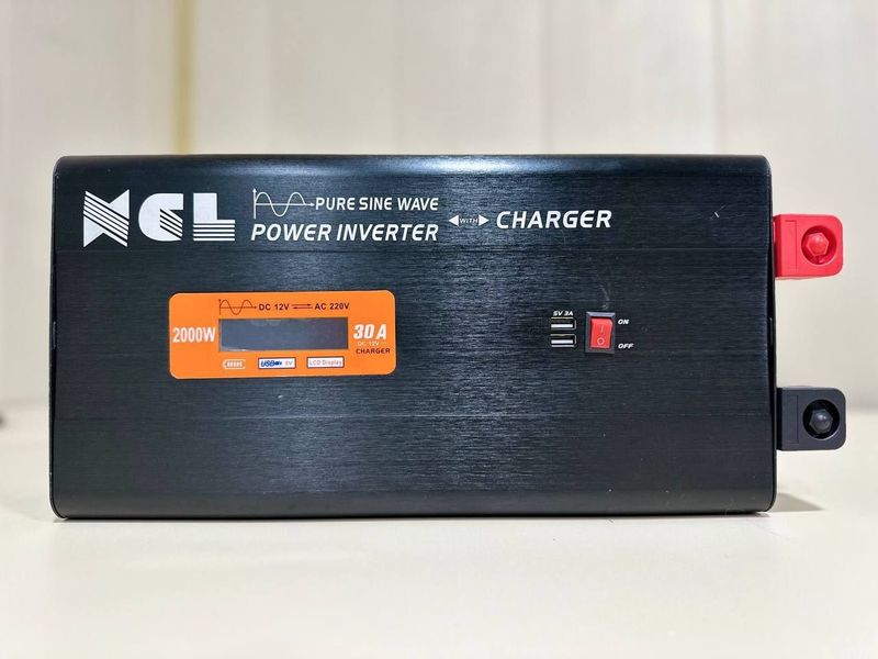 Инвертор с зарядкой 12V-220V 2000W XCL