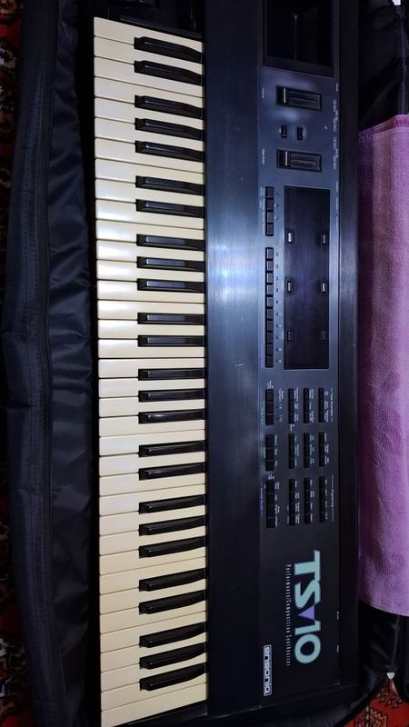 Ensoniq ts 10 сотилади срочно Ensoniq ts 10 сотилади срочно