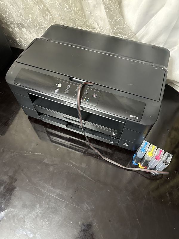 Epson Wf-7015 4-ta rangli printer holati ideal aybi yoq srocno Epson Wf-7015 4-ta rangli printer holati ideal aybi yoq srocno