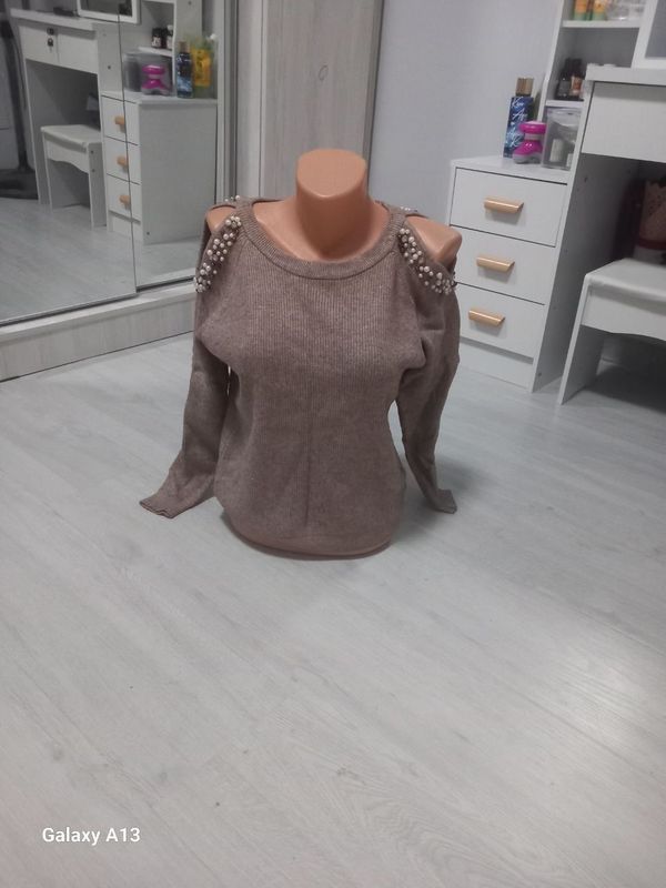 Продаётся женская кофта Продаётся женская кофта