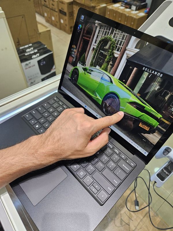 Nomi: Microsoft Surface
