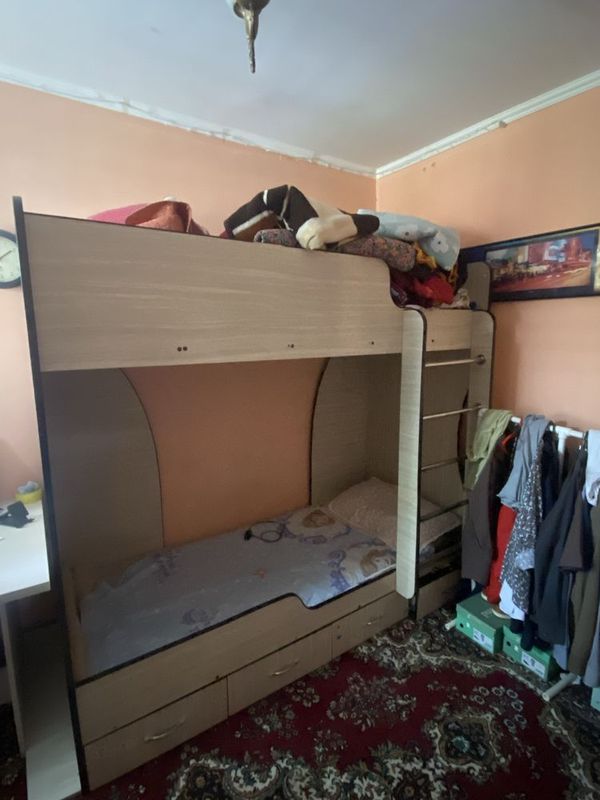 Двухярустная кровать Двухярустная кровать