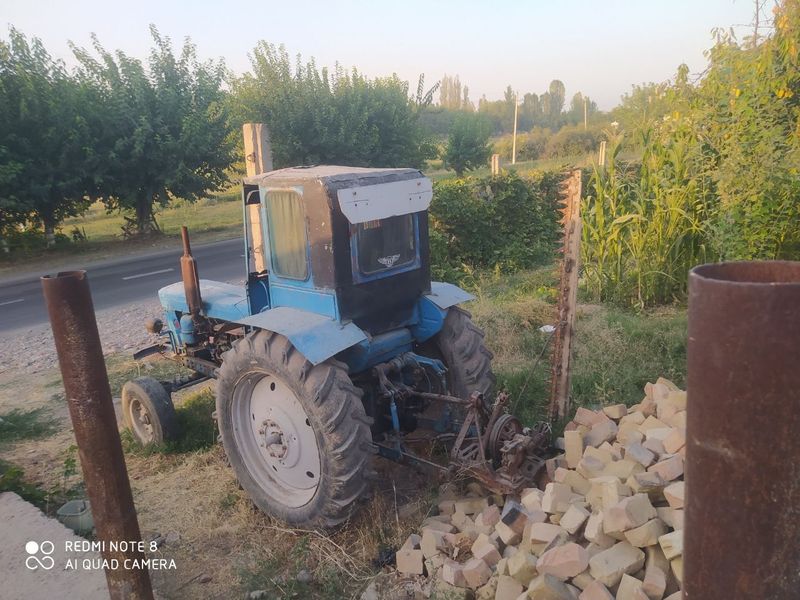 Traktor sotiladi