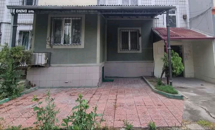 Срочно продаю 2х ком на Сергели 7 1 этаж центр Срочно продаю 2х ком на Сергели 7 1 этаж центр