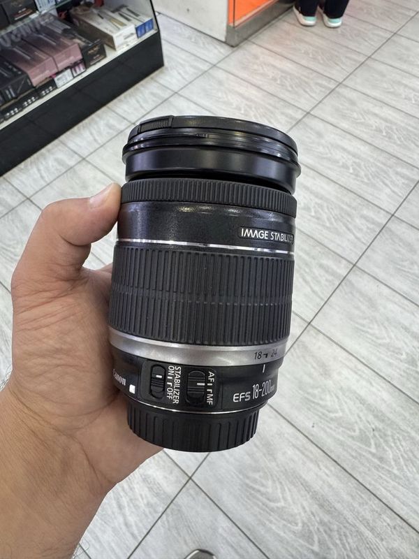 Canon LENS 18-200mm EF-S 1:3.5-5.6 IS Canon LENS 18-200mm EF-S 1:3.5-5.6 IS