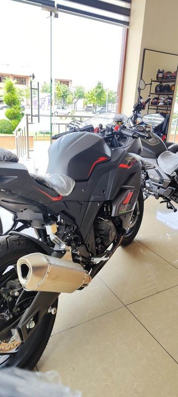 Kredit Мотоцикл 400 куб injector ABS suvlik sõvitish tizimi 2 cilindr Kredit Мотоцикл 400 куб injector ABS suvlik sõvitish tizimi 2 cilindr