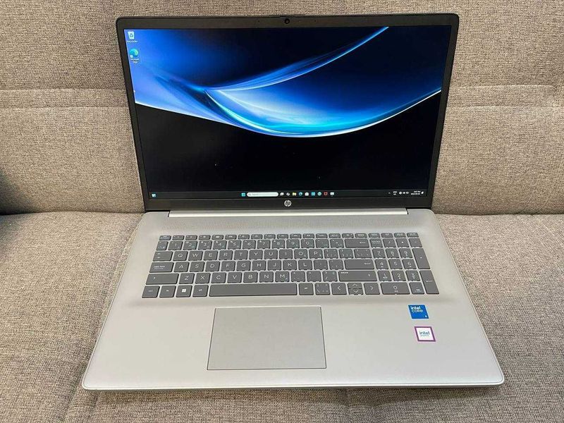 HP Laptop 17 / Core 5 120U (12 ЯДЕР) 16Gb / 512Gb / 17.3 FullHD IPS HP Laptop 17 / Core 5 120U (12 ЯДЕР) 16Gb / 512Gb / 17.3 FullHD IPS