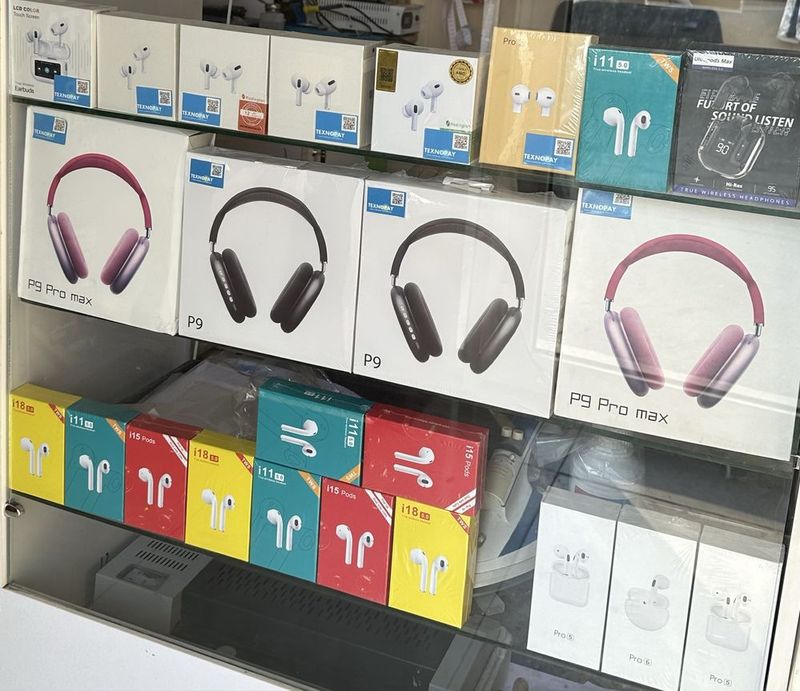 AirPods va Naushniklar