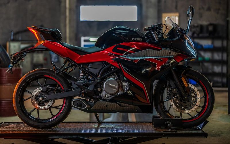 Cfmoto 250SR lite arginal sotiladi 2025 yil prabek 1400km holati ideal
