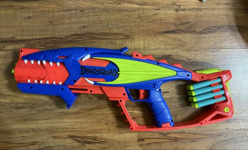 Новый но вскрытый Nerf Новый но вскрытый Nerf