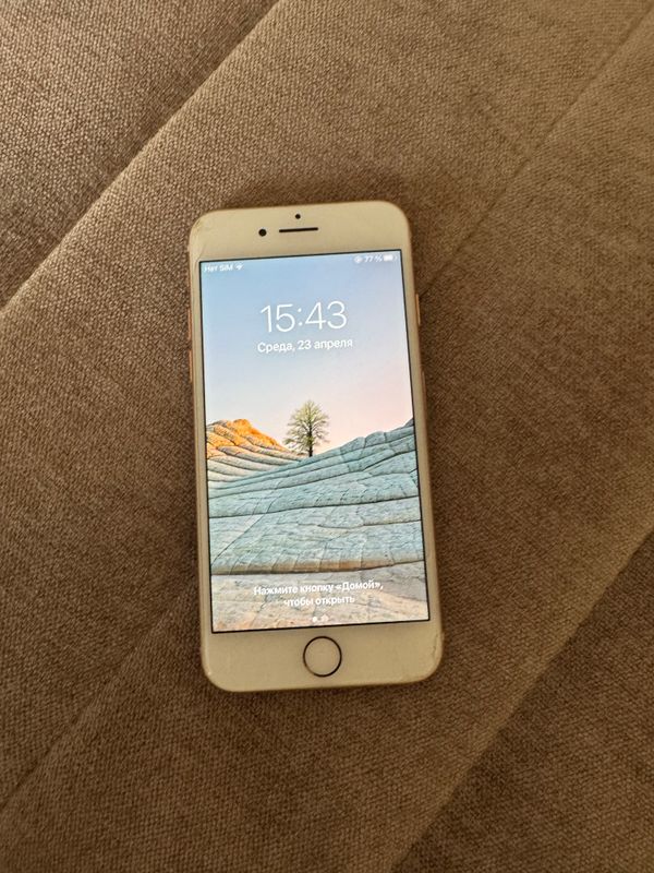 iPhone 8, ранги rose gold. Холати экранида синган iPhone 8, ранги rose gold. Холати экранида синган