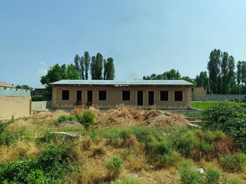 Yer sotiladi karobkasi bor 4 ta xona