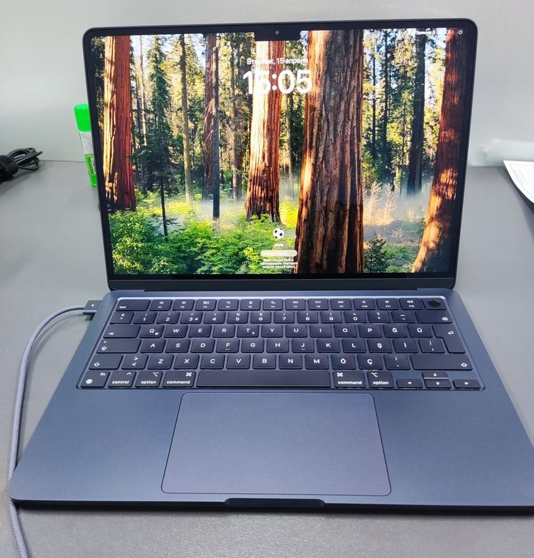 Apple MacBook Air 13 (2024) M3 Apple MacBook Air 13 (2024) M3