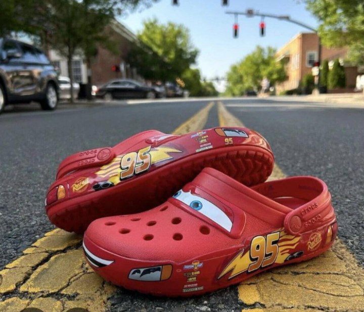 Crocs McQween ! Crocs McQween !
