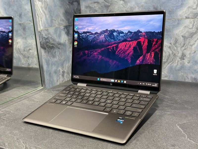 HP Spectre x360 i7-1355U / 16 / 256 GB NVMe SSD M2 HP Spectre x360 i7-1355U / 16 / 256 GB NVMe SSD M2