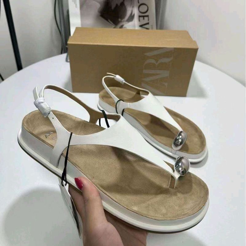 ZARA oyoq kiyim kiyilmagan 39 razmerda 380,000 ZARA oyoq kiyim kiyilmagan 39 razmerda 380,000