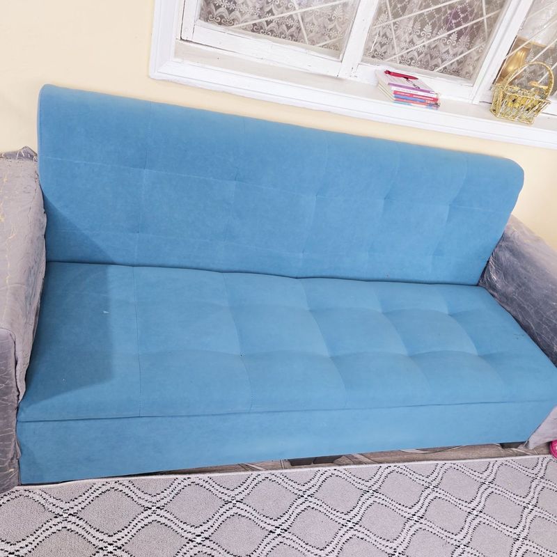 Divan sotiladi 800 ming som Divan sotiladi 800 ming som