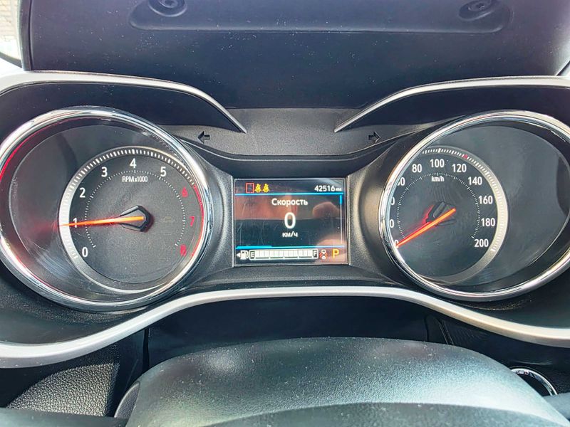 Продам свой Chevrolet Tracker II Premier 2022 года выпуска Продам свой Chevrolet Tracker II Premier 2022 года выпуска