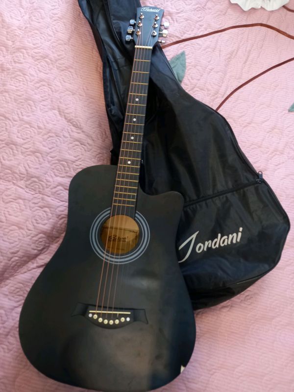 Gitara Belucci akustik Gitara Belucci akustik