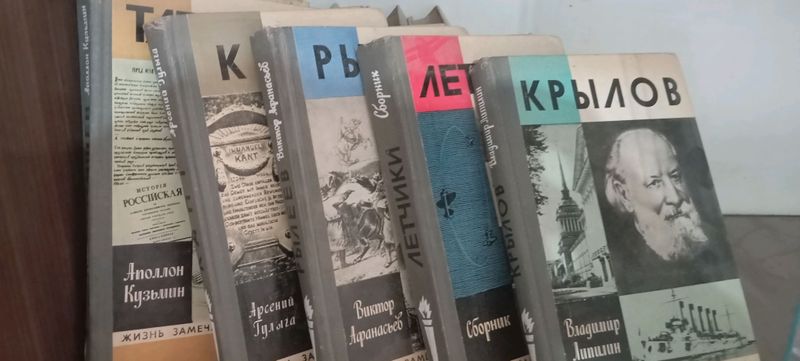 Рус тилида классик бадиий китоблар сотилади