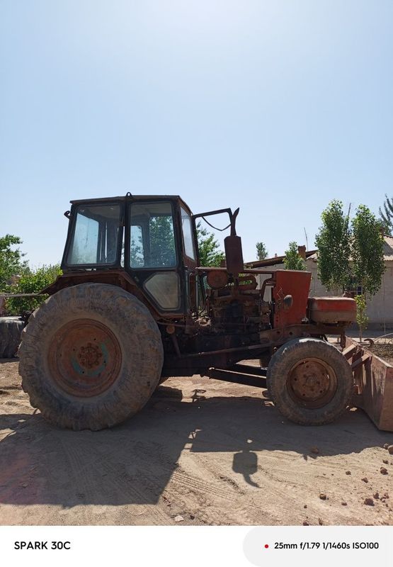 ЮМЭ traktor yurib turibdi ЮМЭ traktor yurib turibdi
