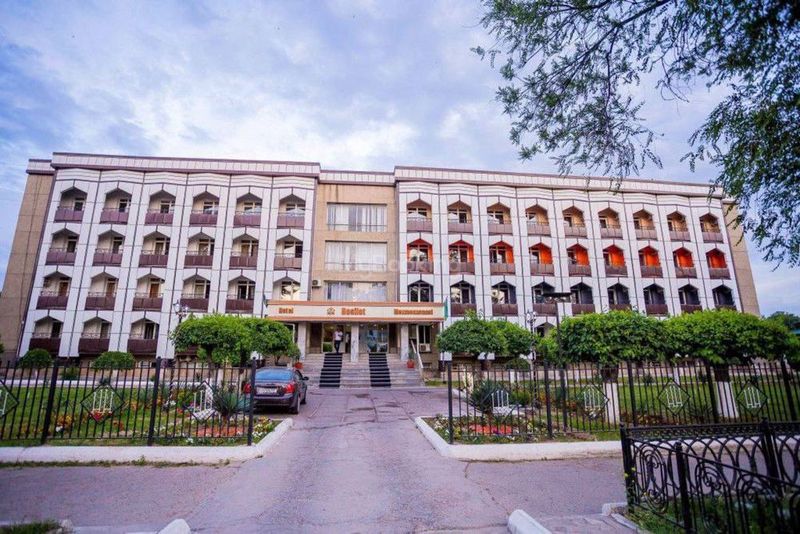 Продается Гостиница ул Шота Руставели, 1 линия 70 соток Продается Гостиница ул Шота Руставели, 1 линия 70 соток